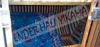 İlk işlem olarak fabrikaya gelen halıların tozları toz dolabında yok edilir.